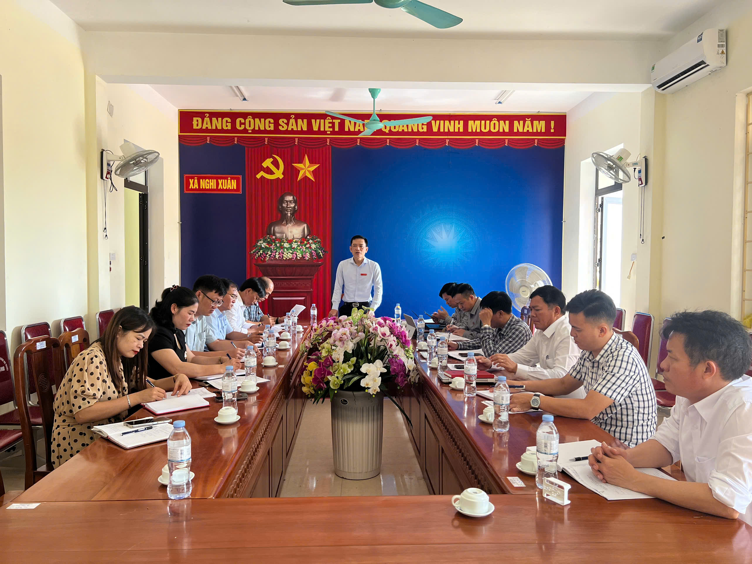 THƯỜNG TRỰC HỘI ĐỒNG NHÂN DÂN XÃ NGHI XUÂN TỔ CHỨC PHIÊN HỌP THƯỜNG KỲ THÁNG 10/2025.