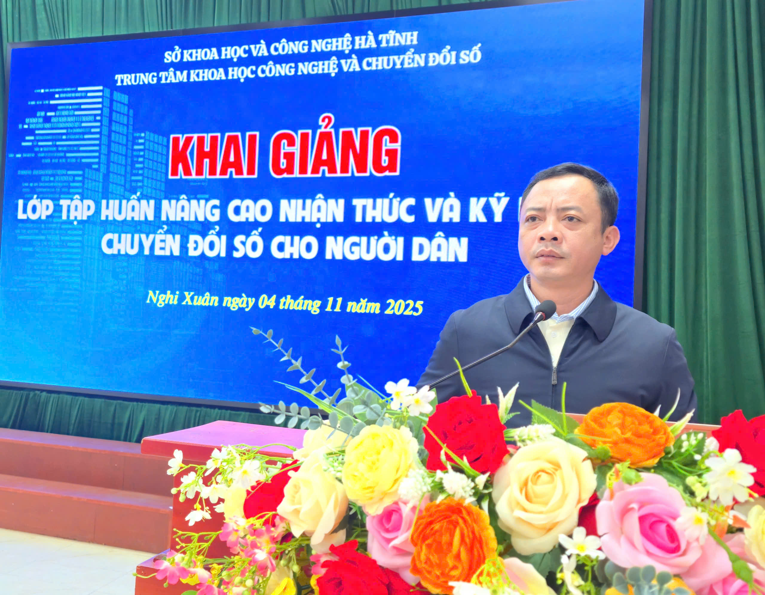 Xã Nghi Xuân tổ chức tập huấn nâng cao kỹ năng chuyển đổi số cho người dân và Tổ chuyển đổi số cộng đồng trên địa bàn xã Nghi Xuân