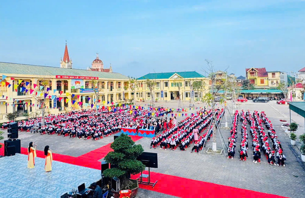 TRƯỜNG THCS XUÂN AN: HOẠT ĐỘNG TRẢI NGHIỆM “SÂN KHẤU HÓA CÁC TÁC PHẨM VĂN HỌC”