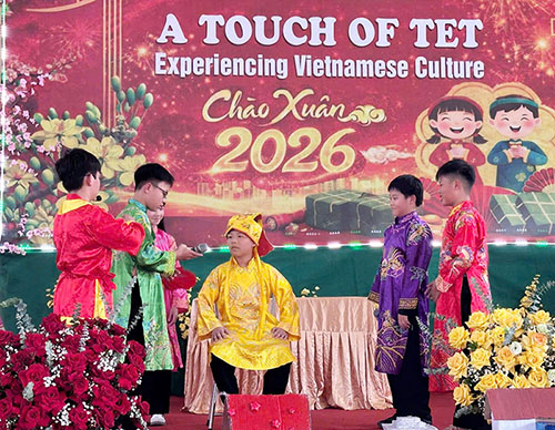 Trường THCS Lam Hồng: chương trình chào Xuân 2026 “A touch of Tet, experiencing Vietnamese culture”.