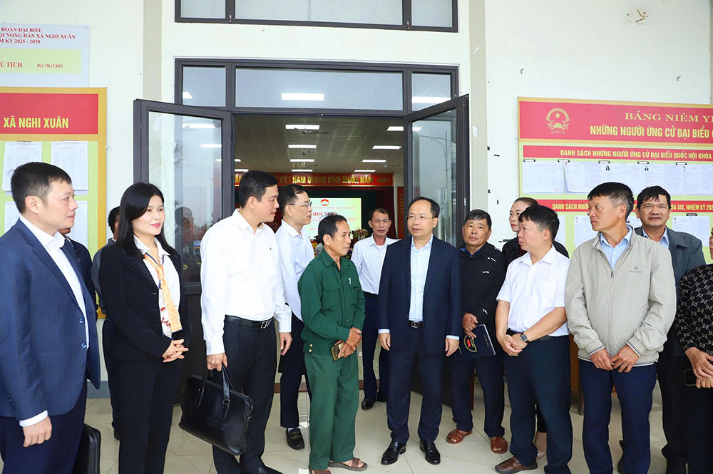 Bí thư Tỉnh ủy Nguyễn Duy Lâm và các ứng cử viên ĐBQH, đại biểu HĐND tỉnh tiếp xúc cử tri tại xã Nghi Xuân