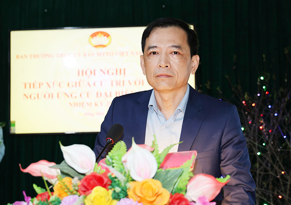 Bí thư Đảng ủy Phạm Chí Hiếu và 6 ứng cử viên tiếp xúc cử tri thôn Hồng Nhất, Hồng Lam.