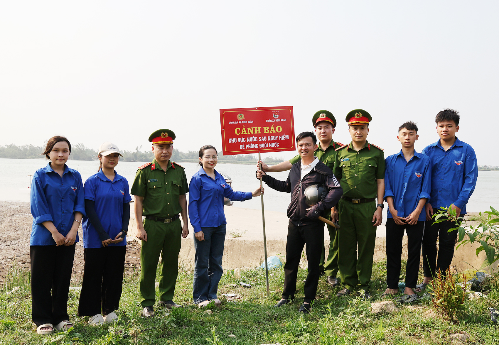 Cắm 25 biển cảnh báo phòng chống đuối nước.