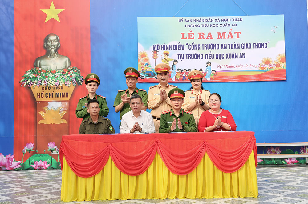 Ra mắt mô hình “Cổng trường an toàn giao thông” tại Trường Tiểu học Xuân An