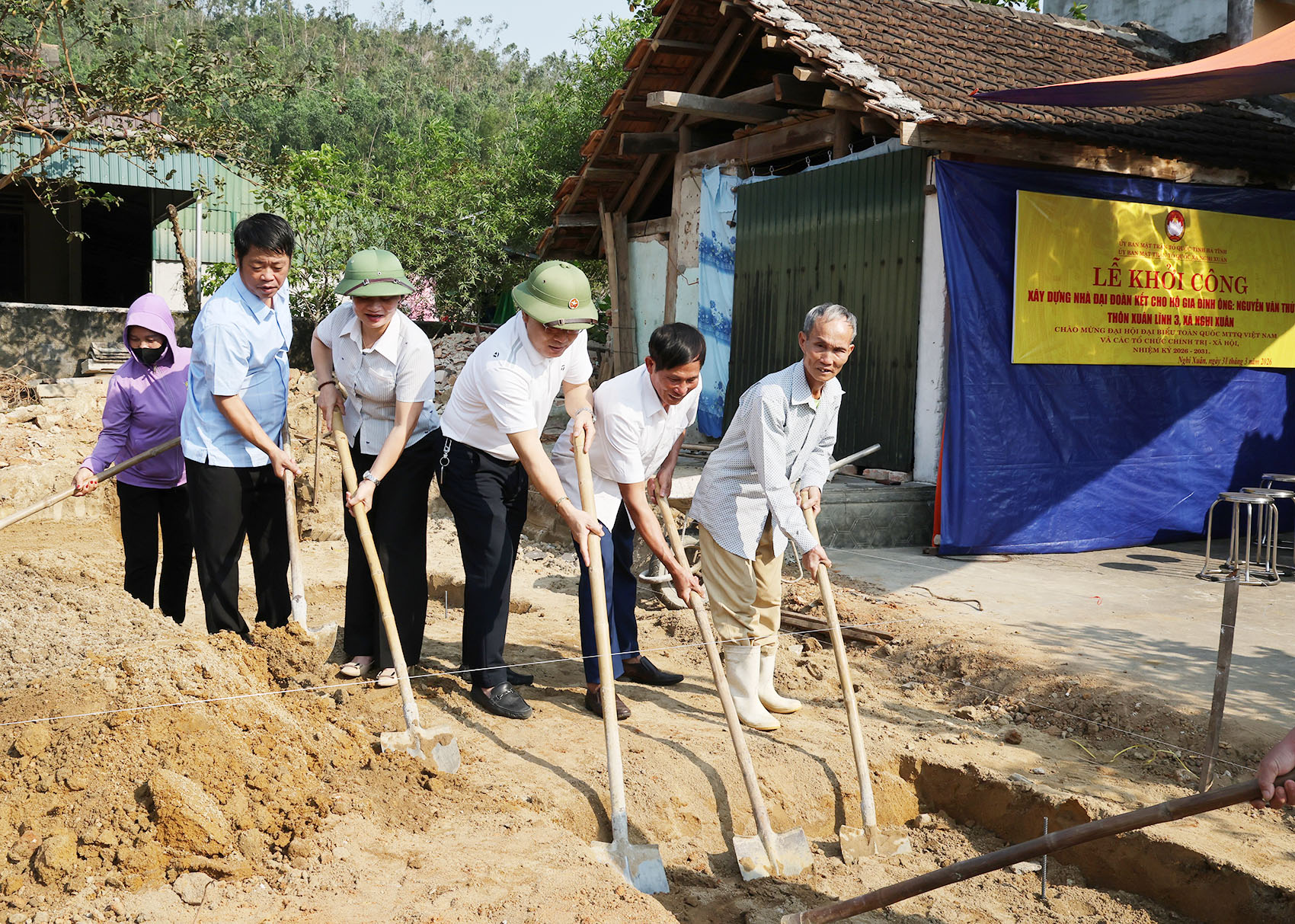 Khởi công xây dựng nhà ở cho hộ đặc biệt khó khăn ở thôn Xuân Lĩnh 3.