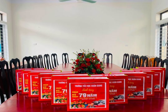 Thầy và trò Trường Tiểu học Xuân Giang thành kính tưởng nhớ các Anh hùng Liệt sĩ 