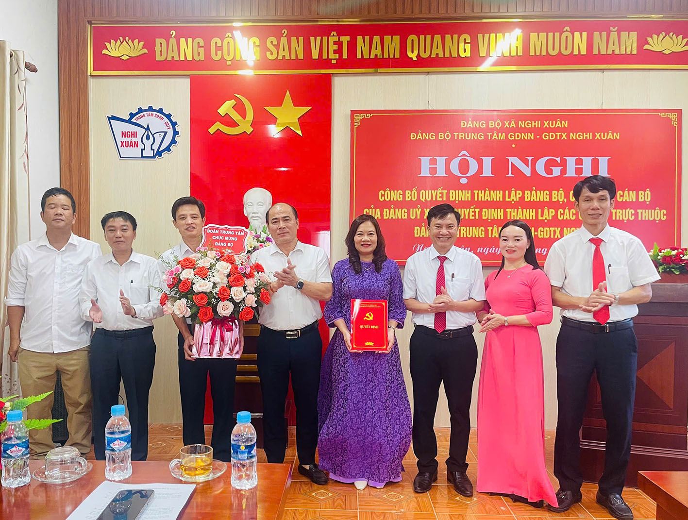 Công bố Quyết định thành lập Đảng bộ Trung tâm Giáo dục nghề nghiệp - Giáo dục thường xuyên Nghi Xuân.