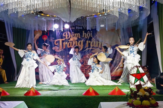 Thôn Hoa Viên rộn ràng Đêm hội Trăng rằm