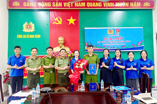 Đoàn xã Nghi Xuân ra mắt mô hình "Cùng em tiến bước". 