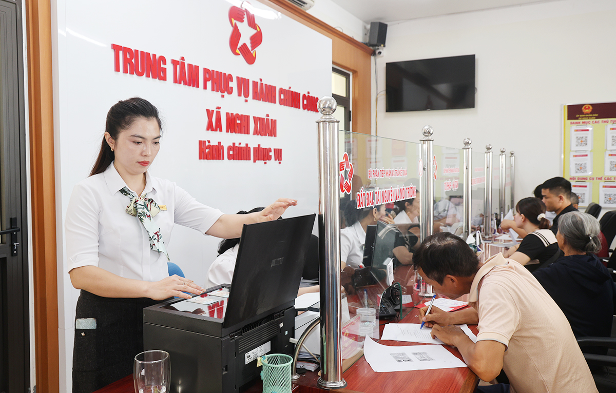 “Ngày thứ Bảy vì Nhân  dân phục vụ”, giải quyết thủ tục hành chính nhanh, gọn tại Trung tâm Phục vụ hành chính công xã Nghi Xuân.