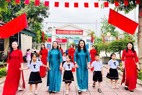 443 Học sinh lớp 1 xã Nghi Xuân hân hoan ngày tựu trường.