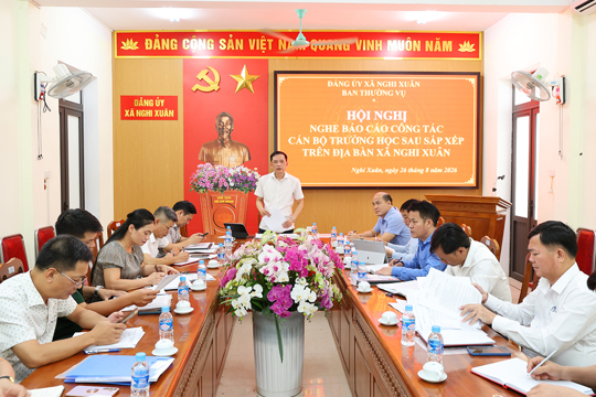 BTV Đảng ủy xã Nghi Xuân cho ý kiến vào phương án nhân sự các trường học sau sắp xếp. 