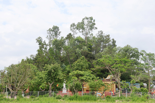 Ngọn núi in dấu lịch sử bên sông Lam