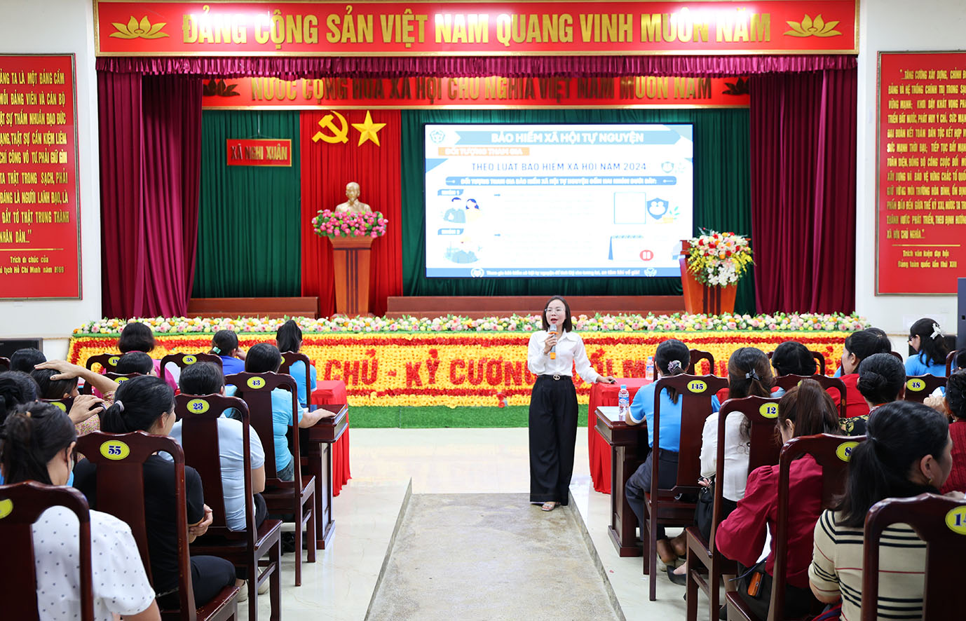Hội LHPN xã Nghi Xuân lan tỏa chính sách an sinh xã hội đến hội viên phụ nữ.