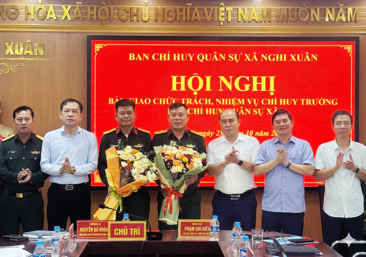 Xã Nghi Xuân tổ chức hội nghị bàn giao chức vụ Chỉ huy trưởng Ban CHQS xã