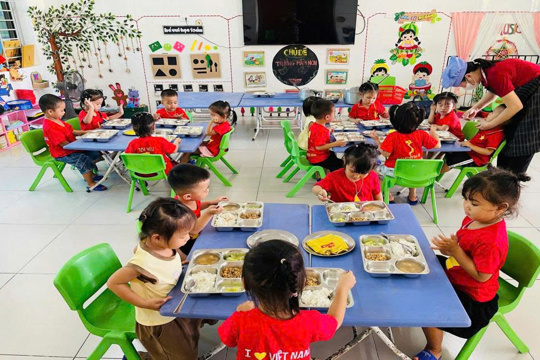 Nâng cao chất lượng tổ chức bán trú – gieo yêu thương từ những bữa ăn an toàn ở Trường Mầm non Nghi Xuân