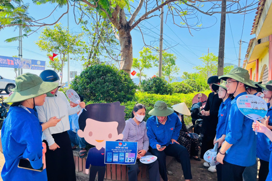 Xã Nghi Xuân tiếp tục chương trình cài đặt ứng dụng công dân số i-HaTinh: “Mọi nơi, mọi lúc”