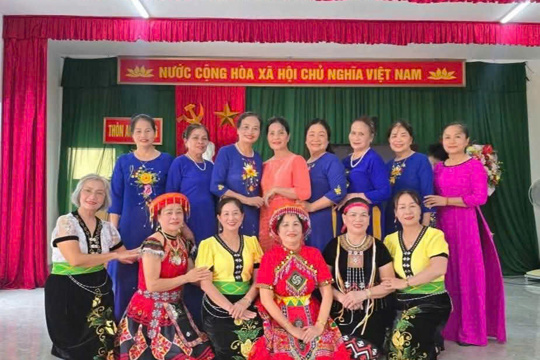 Các Chi hội Phụ nữ trên địa bàn xã Nghi Xuân tổ chức sinh hoạt chi hội sau sáp nhập.