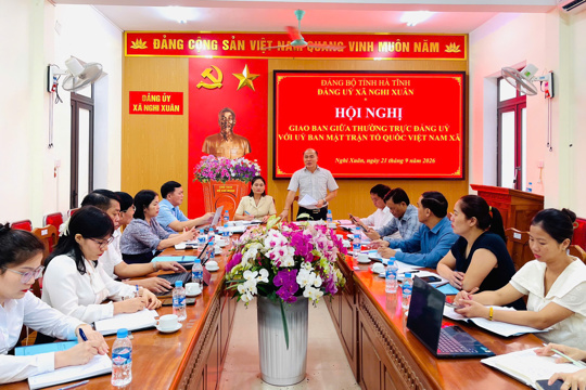 Giao ban giữa Thường trực Đảng ủy với Ủy ban MTTQ và các tổ chức chính trị - xã hội.