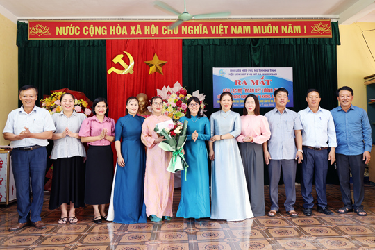 Ra mắt CLB “ Đoàn kết lương – giáo” gắn với cụm gia đình “ 5 không – 3 sạch – 3 an”.