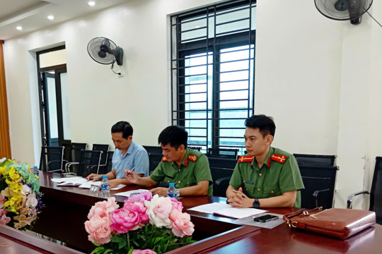 Kiểm tra công tác quản lý hoạt động quảng cáo ngoài trời tại xã Nghi Xuân