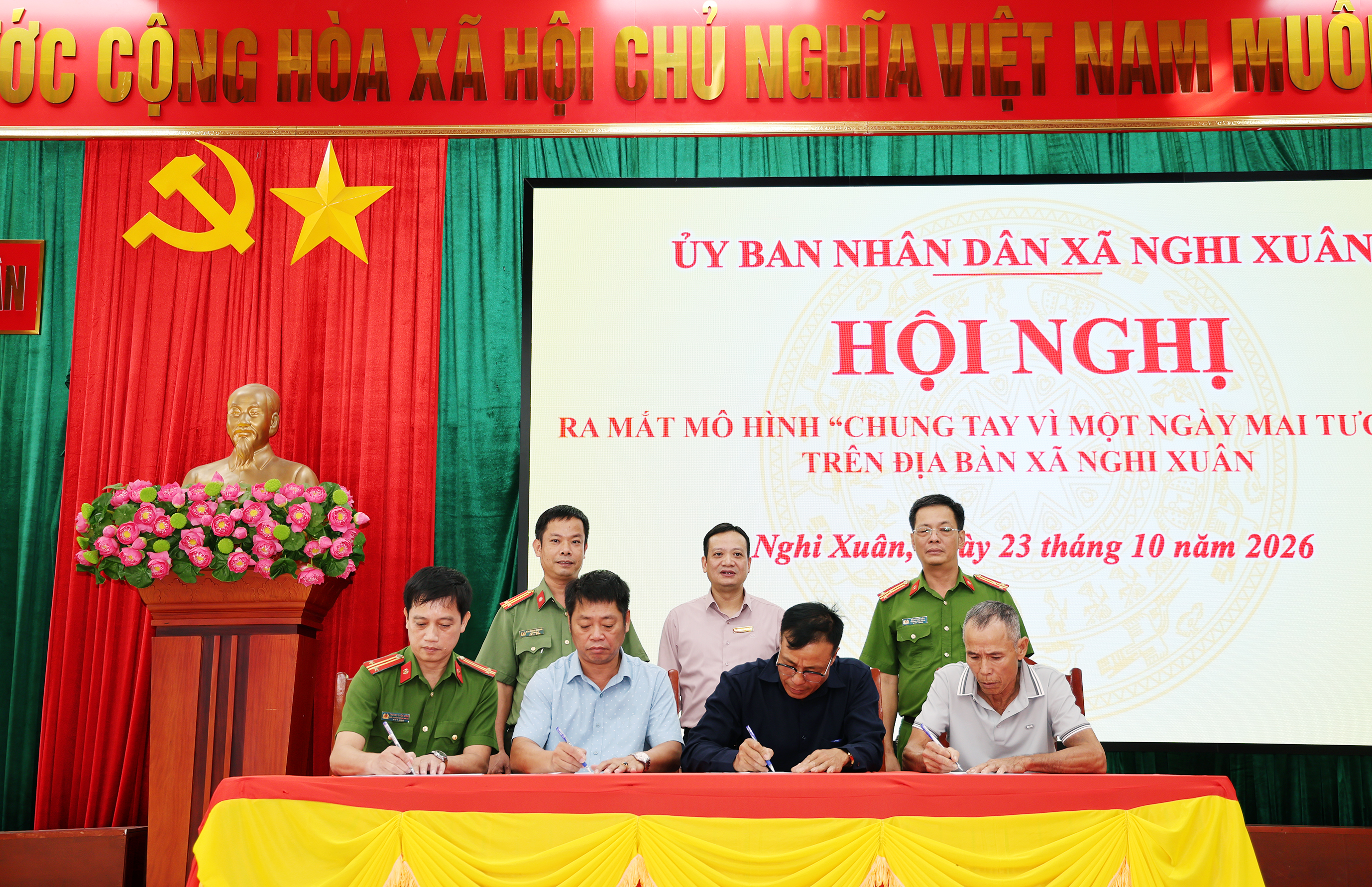 Nghi Xuân: ra mắt mô hình “ Chung tay vì ngày mai tươi sáng”.