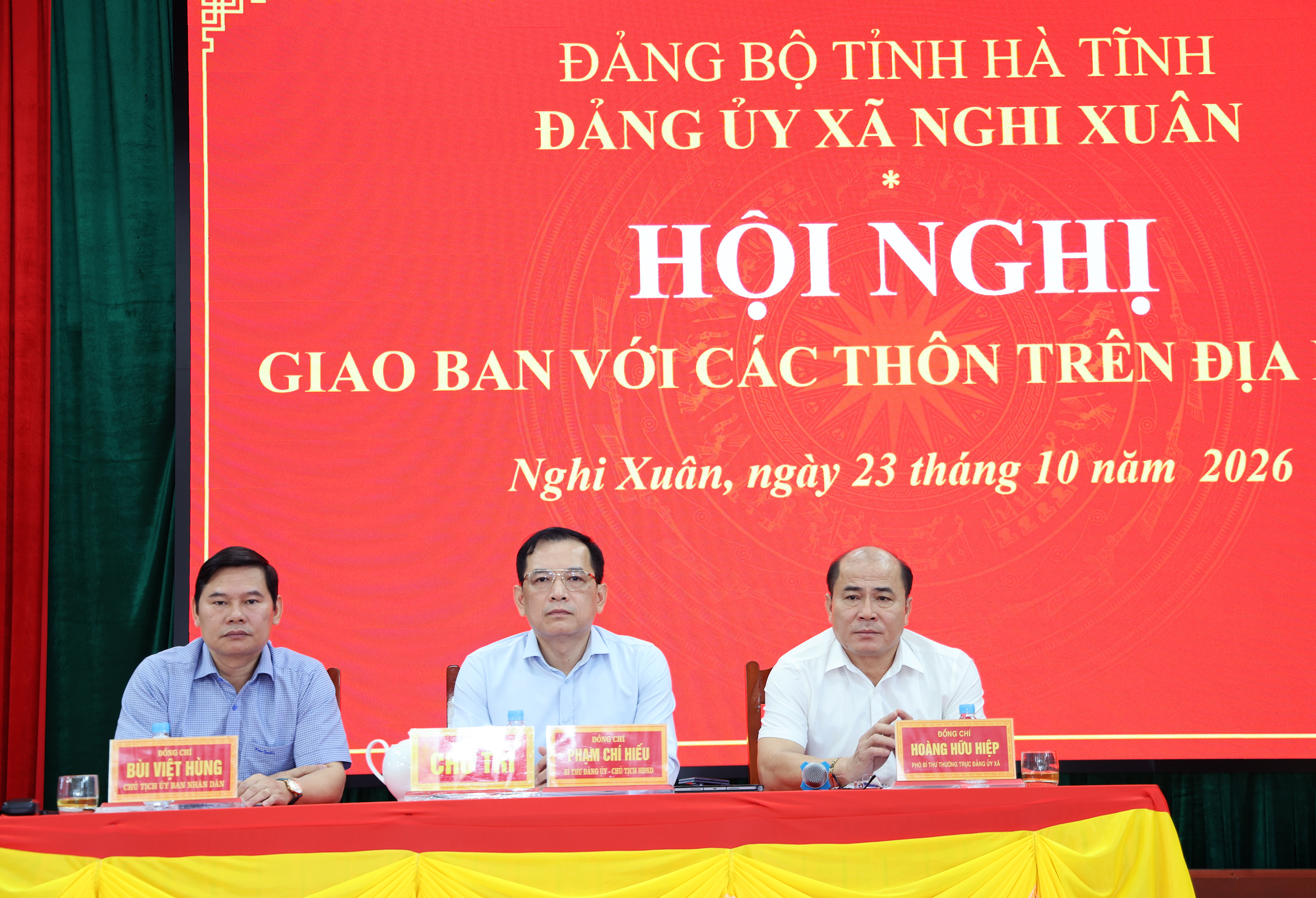 Đảng ủy xã Nghi Xuân: Hội nghị giao ban với các đơn vị thôn đánh giá kết quả 9 tháng đầu năm.
