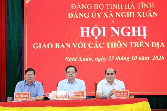 Đảng ủy xã Nghi Xuân: Hội nghị giao ban với các đơn vị thôn đánh giá kết quả 9 tháng đầu năm. 