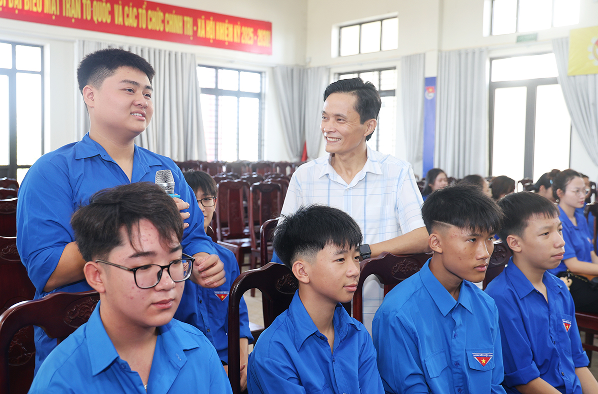 Gần 300 đoàn viên, thanh niên xã Nghi Xuân được bồi dưỡng chuyên đề “ Tư tưởng Hồ Chí Minh”.