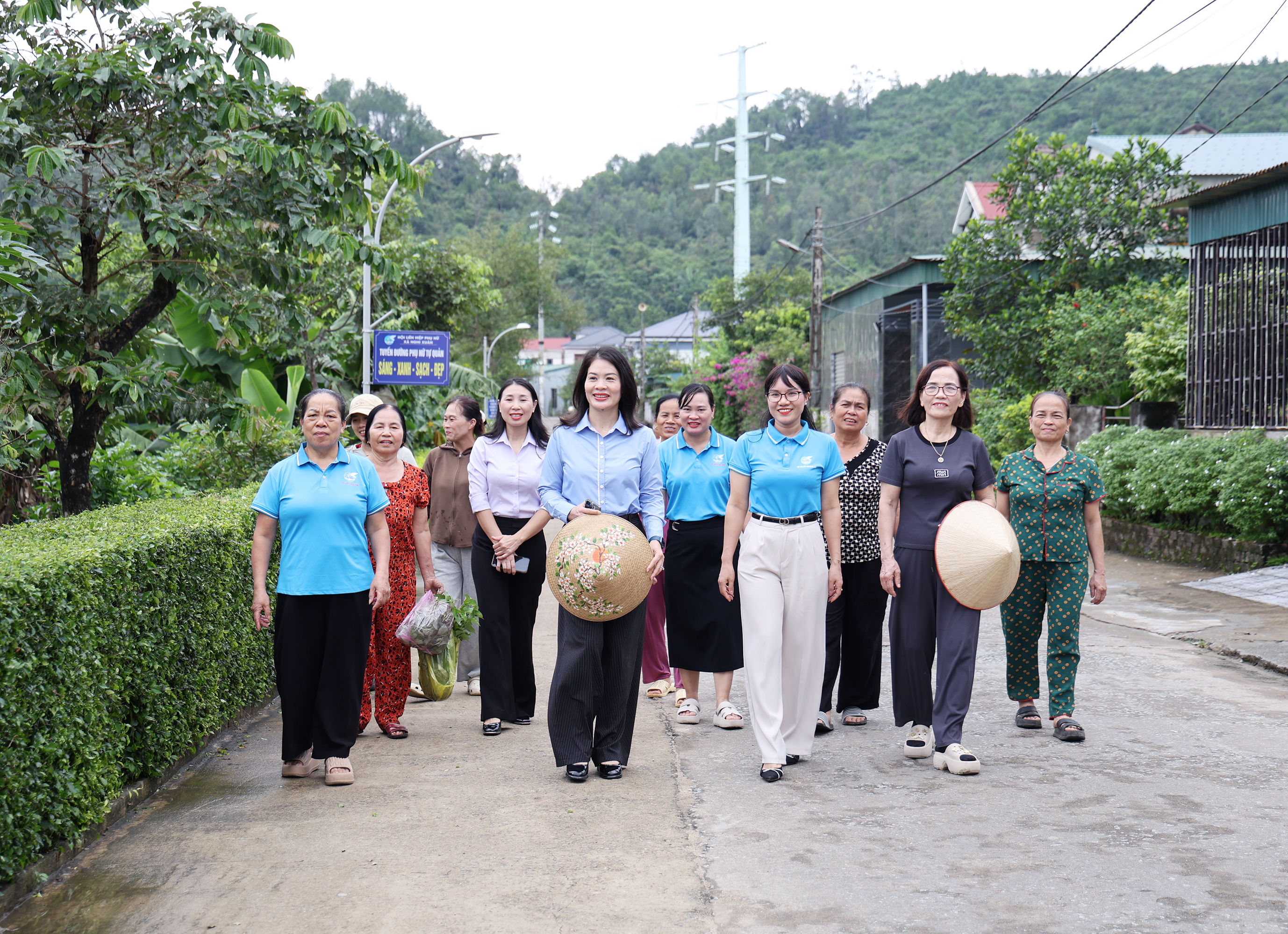 Hội LHPN tỉnh kiểm tra công tác hội và phong trào phụ nữ tại xã Nghi Xuân.