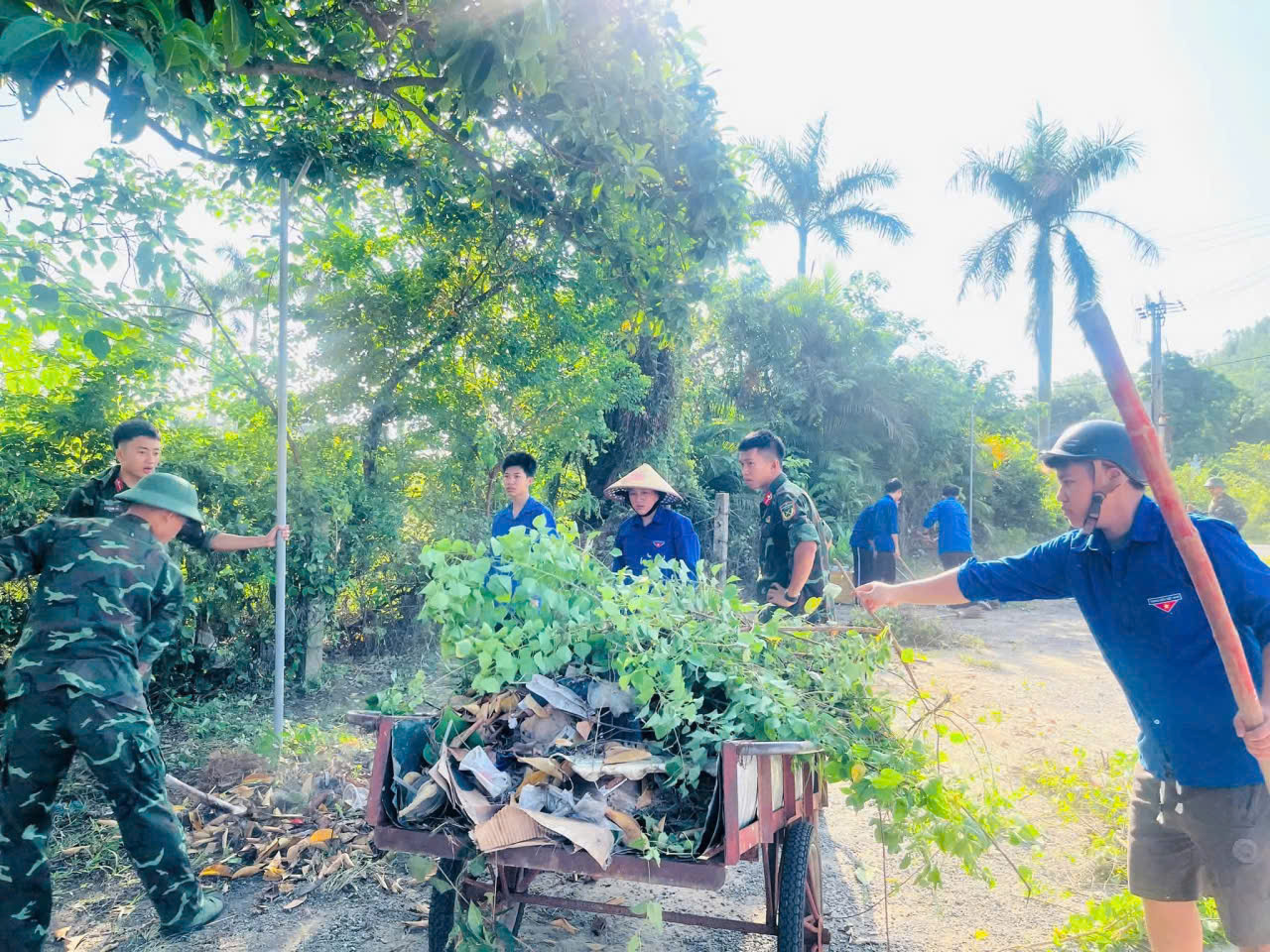 Tuổi trẻ Nghi Xuân đồng loạt ra quân, lan tỏa hành động xanh