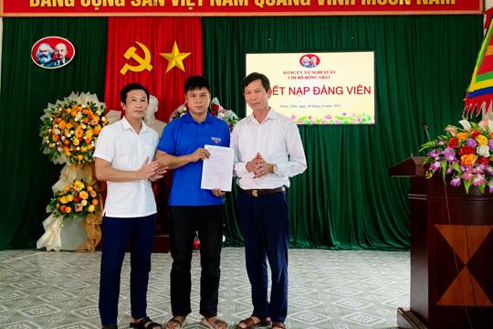Sức trẻ xã Nghi Xuân – Tiếp thêm những “Hạt giống đỏ” cho Đảng