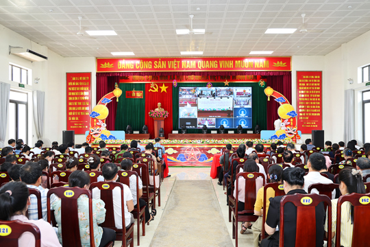 Nghi Xuân tham dự Hội nghị trực tuyến toàn tỉnh học tập, quán triệt các nghị quyết, chỉ thị của Trung ương và tỉnh Hà Tĩnh.