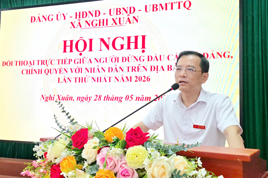 Người đứng đầu cấp ủy, chính quyền xã Nghi Xuân đối thoại với nhân dân