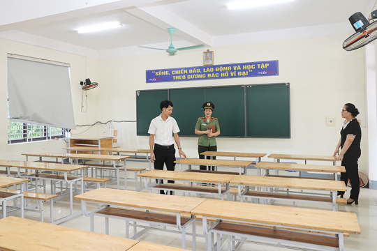 Ban Chỉ đạo kỳ thi tốt nghiệp THPT năm 2026 xã Nghi Xuân kiểm tra công tác chuẩn bị kỳ thi tốt nghiệp THPT