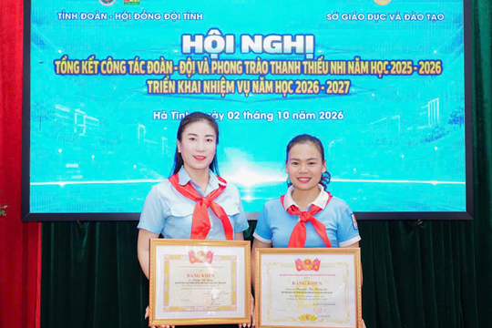 Hai giáo viên Trường Tiểu học Nghi Xuân được tặng Bằng khen vì thành tích xuất sắc trong công tác Đội