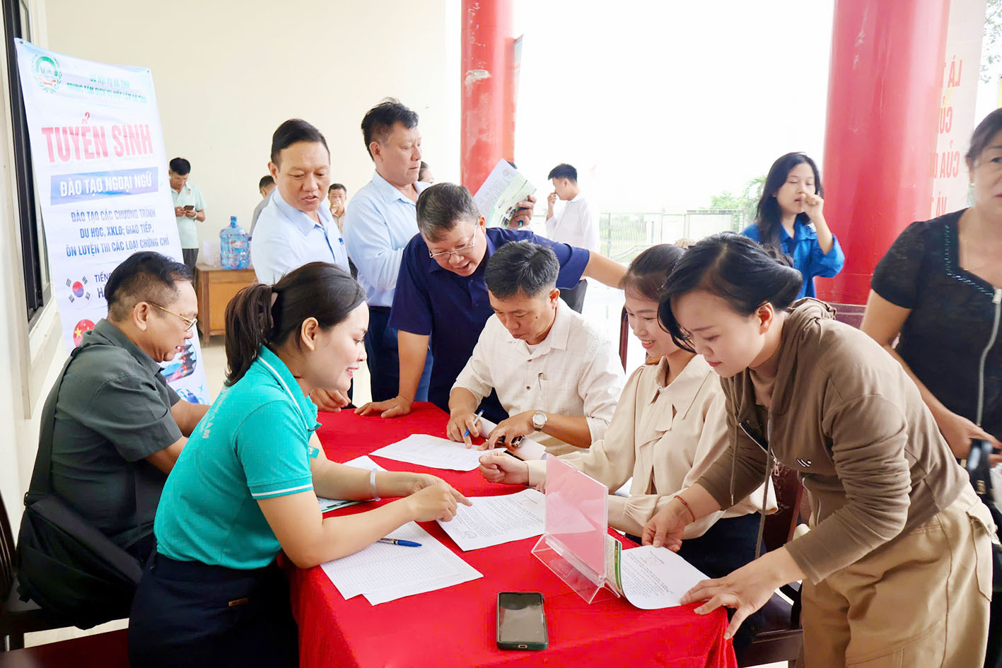 Sàn giao dịch việc làm - "cầu nối" giữa doanh nghiệp và người lao động