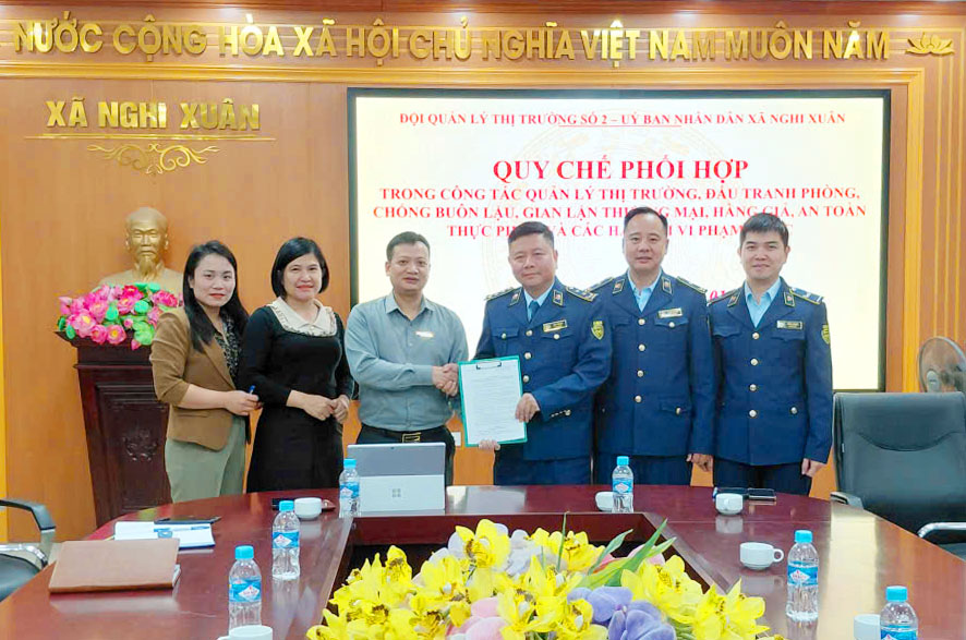 Ký kết Quy chế phối hợp đấu tranh chống buôn lậu, gian lận thương mại, hàng giả, an toàn thực phẩm. 