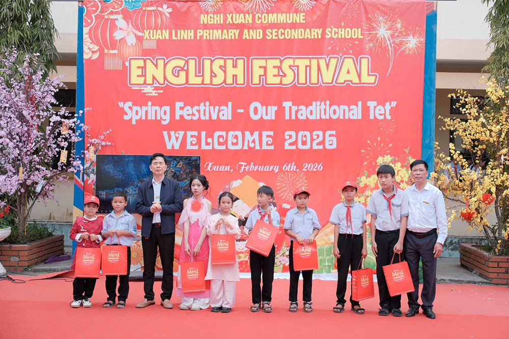 Trường Tiểu học và THCS Xuân Lĩnh: Sôi nổi ngày hội Tiếng anh chào Xuân mới. 