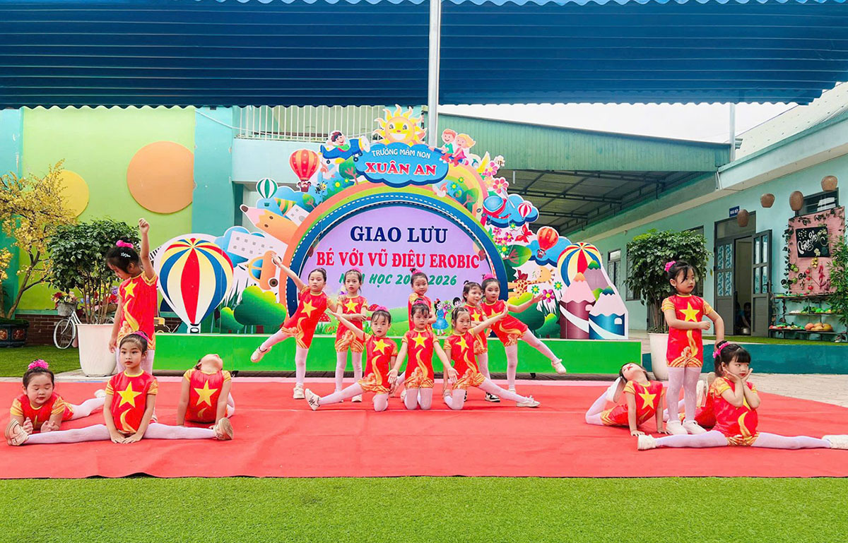 SÔI NỔI CHƯƠNG TRÌNH " BÉ VỚI VŨ ĐIỆU AEROBIC " CỦA CÁC CHÁU TRƯỜNG MN XUÂN AN 