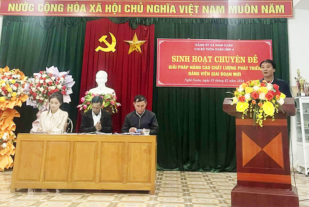 Chi bộ thôn thôn Xuân Lĩnh 4  tổ chức sinh hoạt chuyên đề giải pháp nâng cao chất lượng phát triển đảng viên giai đoạn mới.