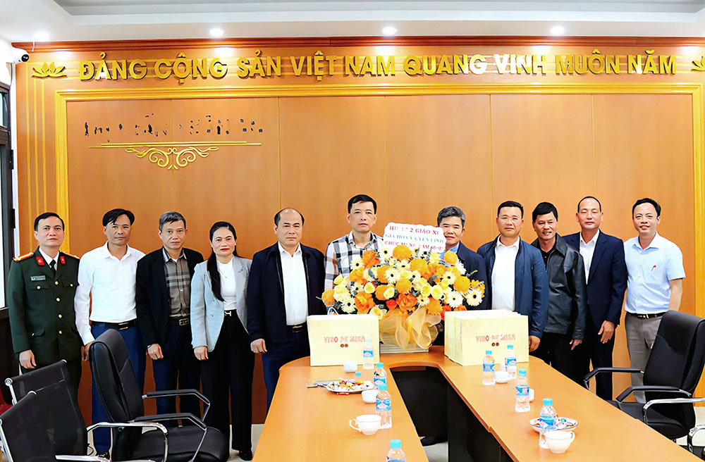 Các tổ chức tôn giáo đến thăm, chúc Tết xã Nghi Xuân. 